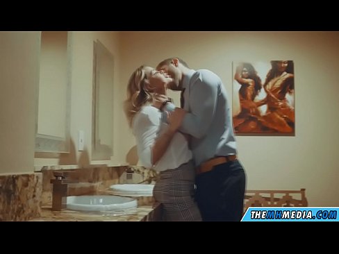❤️ Kad krūtiska blondīne pavedina tevi publiskā tualetē Porno pie lv.kutjeporno.ru ❌️❤